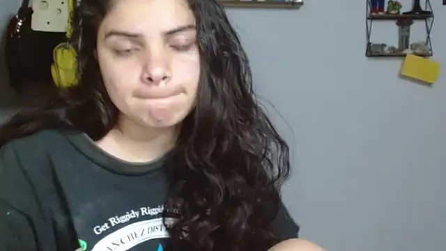 Snapshot of Nikkykora15 chatting on January 26, 2025, 12:05 am Nikkykora15 online show from January 26, 2025, 12:05 am