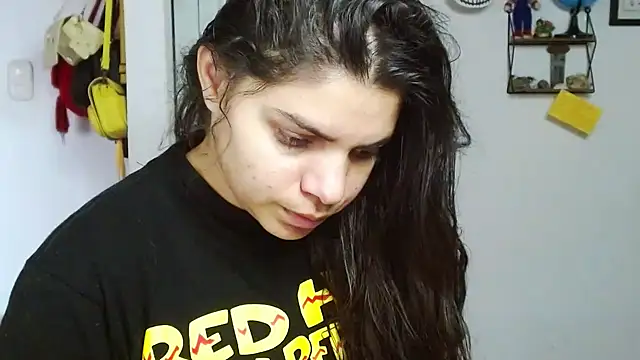 Snapshot of Nikkykora15 chatting on February 1, 2025, 9:19 pm Nikkykora15 online show from February 1, 2025, 9:19 pm