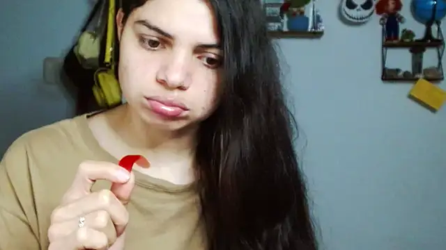 Snapshot of Nikkykora15 chatting on February 5, 2025, 12:31 am Nikkykora15 online show from February 5, 2025, 12:31 am