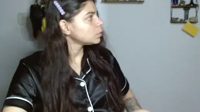 Snapshot of Nikkykora15 chatting on February 6, 2025, 12:22 am Nikkykora15 online show from February 6, 2025, 12:22 am