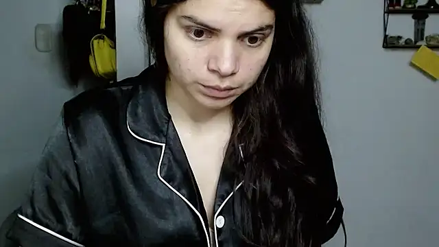 Snapshot of Nikkykora15 chatting on February 6, 2025, 3:27 am Nikkykora15 online show from February 6, 2025, 3:27 am