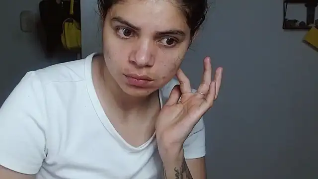 Snapshot of Nikkykora15 chatting on February 7, 2025, 12:31 am Nikkykora15 online show from February 7, 2025, 12:31 am