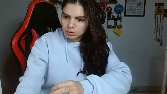 Snapshot of Nikkykora15 chatting on February 15, 2025, 12:26 am Nikkykora15 online show from February 15, 2025, 12:26 am