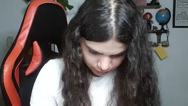 Snapshot of Nikkykora15 chatting on February 23, 2025, 2:18 am Nikkykora15 online show from February 23, 2025, 2:18 am