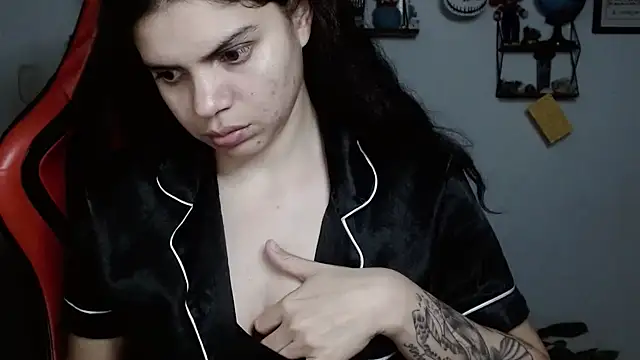 Snapshot of Nikkykora15 chatting on February 25, 2025, 1:09 am Nikkykora15 online show from February 25, 2025, 1:09 am