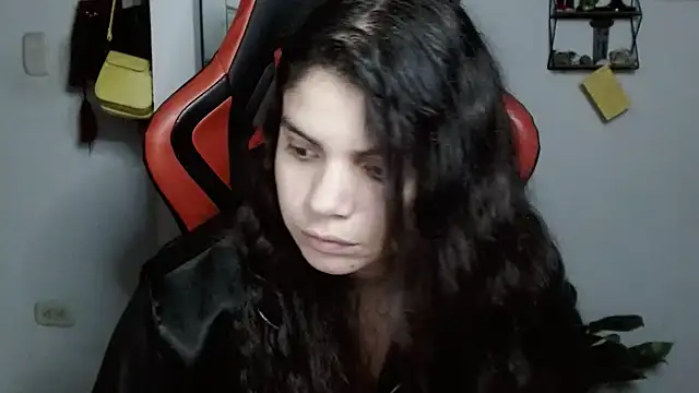 Snapshot of Nikkykora15 chatting on February 25, 2025, 4:14 am Nikkykora15 online show from February 25, 2025, 4:14 am