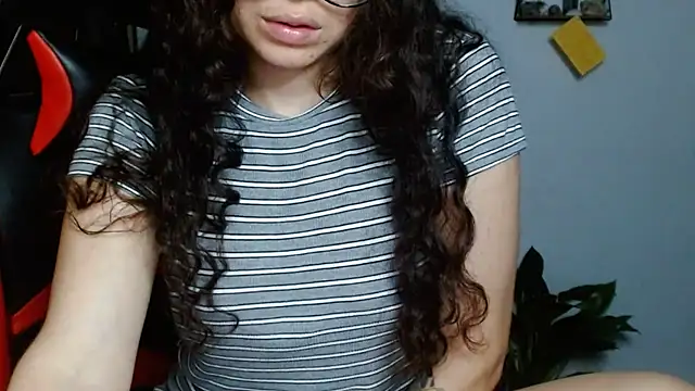 Snapshot of Nikkykora15 chatting on February 27, 2025, 2:42 am Nikkykora15 online show from February 27, 2025, 2:42 am