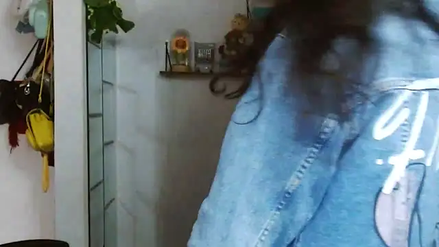 Snapshot of Nikkykora15 chatting on March 14, 2025, 10:05 pm Nikkykora15 online show from March 14, 2025, 10:05 pm