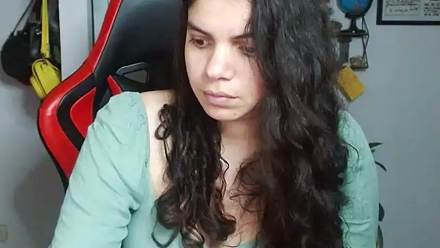 Snapshot of Nikkykora15 chatting on March 18, 2025, 10:48 pm Nikkykora15 online show from March 18, 2025, 10:48 pm