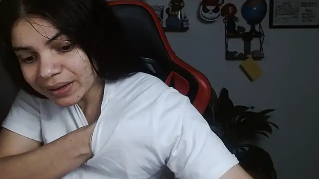 Snapshot of Nikkykora15 chatting on March 20, 2025, 1:02 am Nikkykora15 online show from March 20, 2025, 1:02 am