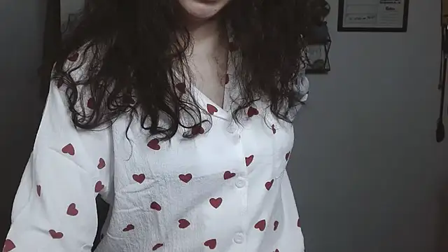 Snapshot of Nikkykora15 chatting on October 18, 2025, 12:57 am Nikkykora15 online show from October 18, 2025, 12:57 am