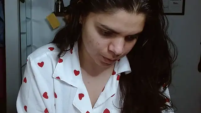 Snapshot of Nikkykora15 chatting on November 5, 2025, 1:05 am Nikkykora15 online show from November 5, 2025, 1:05 am