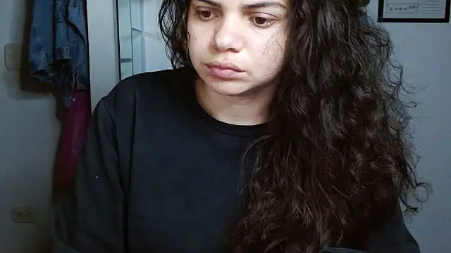 Snapshot of Nikkykora15 chatting on November 6, 2025, 1:28 am Nikkykora15 online show from November 6, 2025, 1:28 am