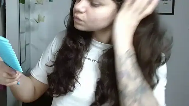 Snapshot of Nikkykora15 chatting on November 20, 2025, 10:42 pm Nikkykora15 online show from November 20, 2025, 10:42 pm