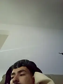 Santosgui14 online show from November 14, 2025, 11:24 pm