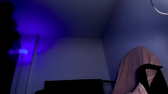 Eiden allenx online show from March 29, 2026, 3:06 am