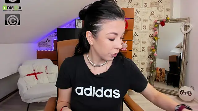 EmillyTaylor online show from December 18, 2025, 4:51 am