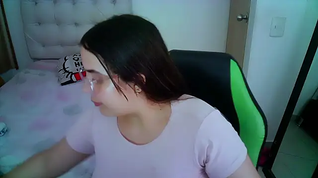 Snapshot of _alicia_z chatting on December 3, 2024, 12:24 am alicia z online show from December 3, 2024, 12:24 am