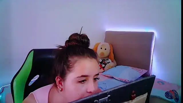 Snapshot of _alicia_z chatting on February 1, 2025, 5:26 pm alicia z online show from February 1, 2025, 5:26 pm