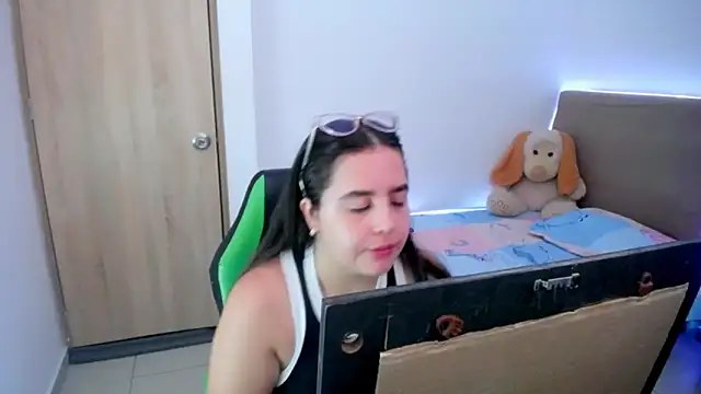 Snapshot of _alicia_z chatting on February 26, 2025, 6:54 pm alicia z online show from February 26, 2025, 6:54 pm