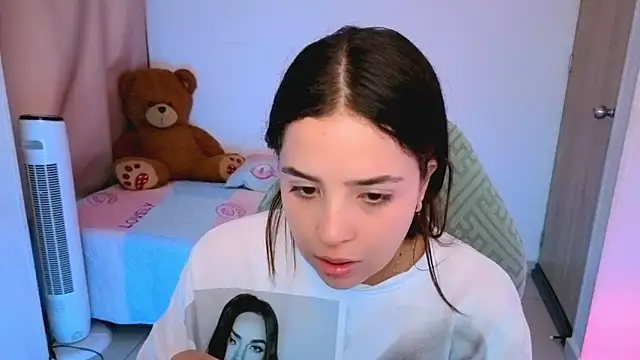  alicia z online show from April 6, 2026, 6:31 pm