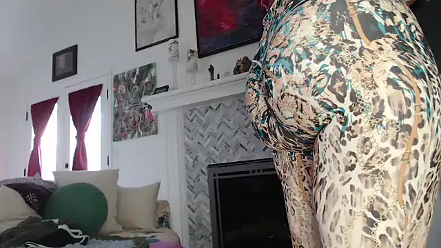 AuroraWillows online show from March 18, 2025, 2:37 pm