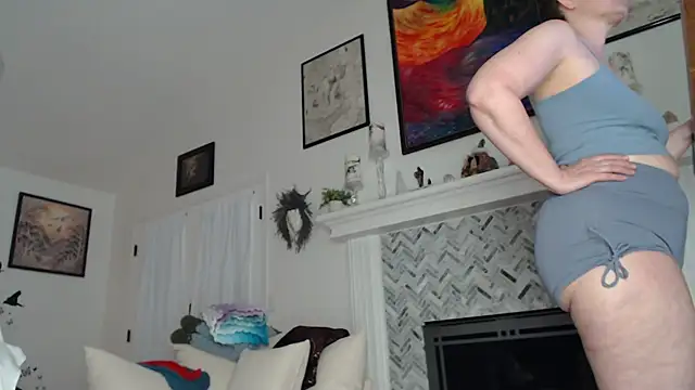 AuroraWillows online show from November 24, 2025, 12:27 pm