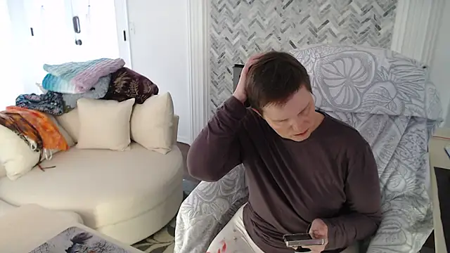 AuroraWillows online show from January 7, 2026, 7:05 pm