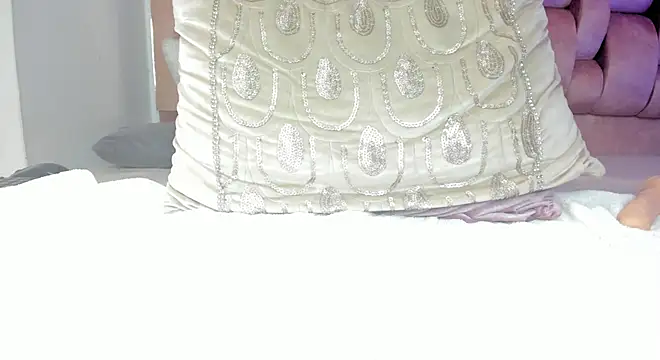 whiite snow online show from December 21, 2024, 4:03 pm