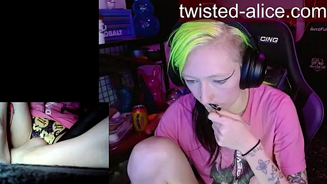 Snapshot of alicewonder09 chatting on April 8, 2026, 3:17 am alicewonder09 online show from April 8, 2026, 3:17 am