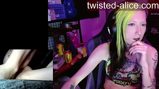 Snapshot of alicewonder09 chatting on April 11, 2026, 3:22 am alicewonder09 online show from April 11, 2026, 3:22 am