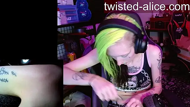 Snapshot of alicewonder09 chatting on April 12, 2026, 3:00 am alicewonder09 online show from April 12, 2026, 3:00 am