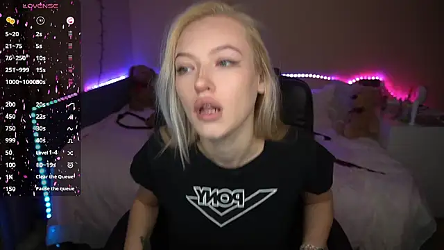 Snapshot of AmandaFiree chatting on October 8, 2025, 5:05 am AmandaFiree online show from October 8, 2025, 5:05 am