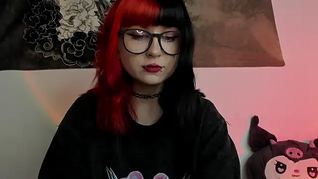 t0riayun0 online show from February 3, 2025, 11:15 pm