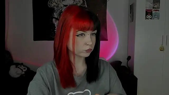 t0riayun0 online show from March 17, 2025, 9:55 pm