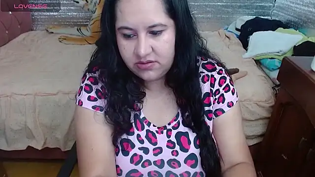 EMILY-NESSA online show from April 8, 2026, 1:33 pm