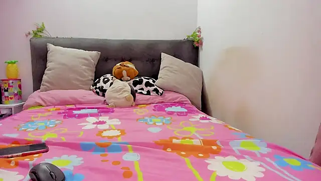 Snapshot of AnnieBellee chatting on September 19, 2025, 8:31 pm AnnieBellee online show from September 19, 2025, 8:31 pm