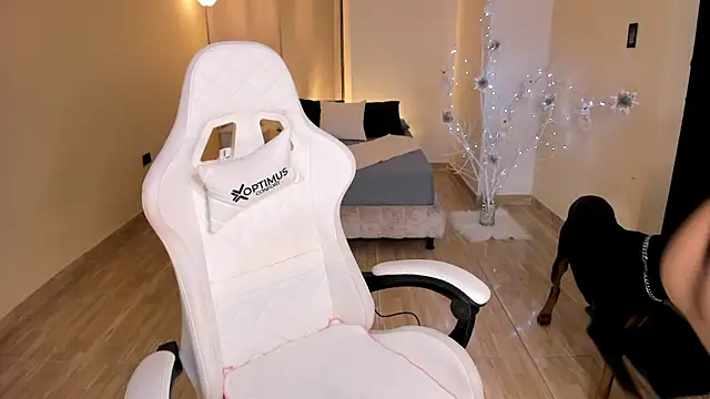 carleee winter online show from December 7, 2024, 12:52 am