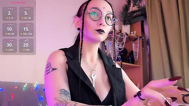 Jinhee Noir online show from December 13, 2025, 8:04 pm