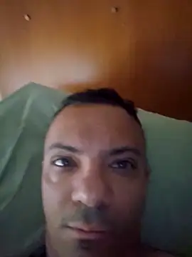 Snapshot of guachin_hunk chatting on February 15, 2026, 2:47 pm guachin hunk online show from February 15, 2026, 2:47 pm