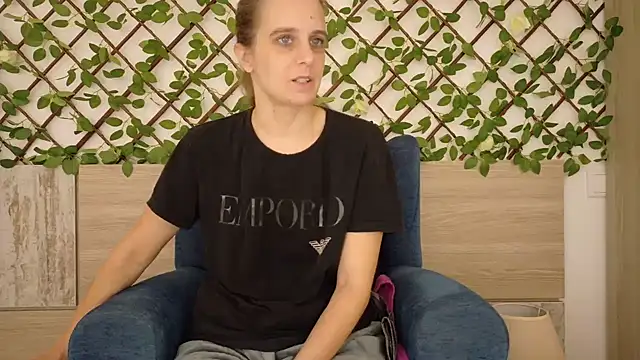 LadyChantale online show from November 3, 2025, 7:42 am