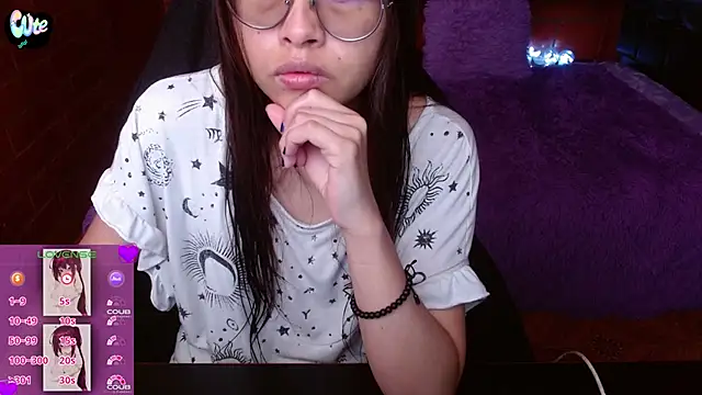 Snapshot of MidoriQuiinn chatting on June 4, 2026, 4:02 pm MidoriQuiinn online show from June 4, 2026, 4:02 pm