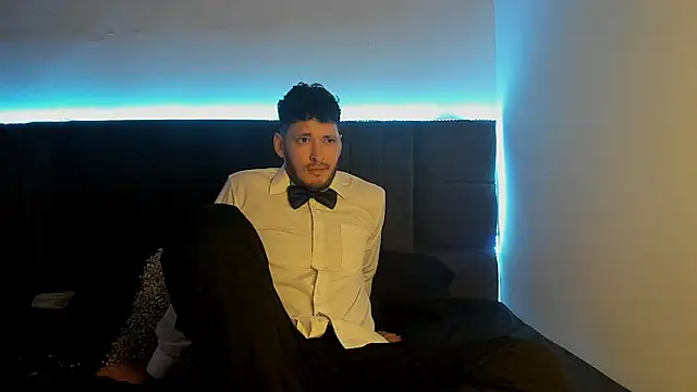 alejandro  2 online show from September 10, 2025, 3:23 pm