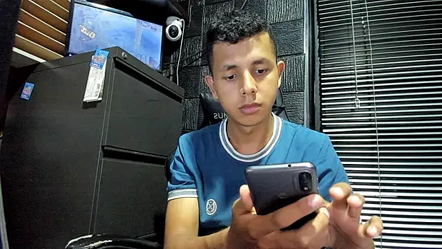 Snapshot of boy_bigcock24cm chatting on July 12, 2026, 12:12 am boy bigcock24cm online show from July 12, 2026, 12:12 am