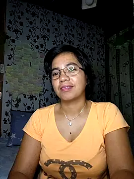 Snapshot of lovely_samxxx24 chatting on October 25, 2025, 8:14 pm lovely samxxx24 online show from October 25, 2025, 8:14 pm