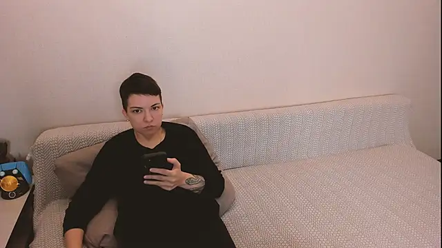 secret dreams   online show from February 9, 2026, 2:21 pm