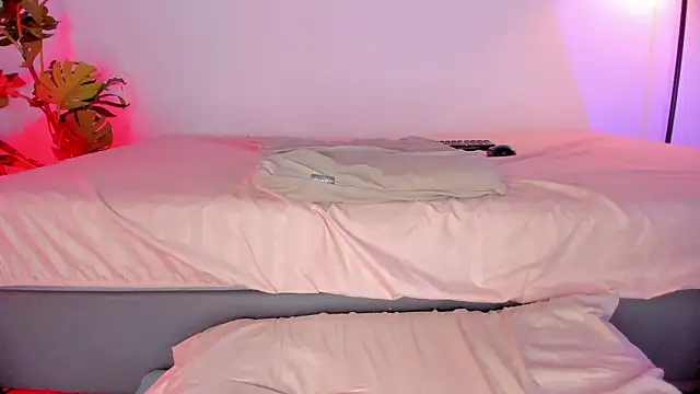 Snapshot of hot_booty_ chatting on March 7, 2026, 11:35 pm hot booty online show from March 7, 2026, 11:35 pm