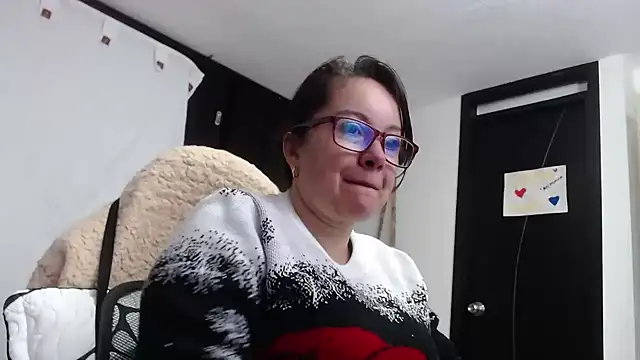 Snapshot of Sonialorens_ chatting on December 17, 2024, 11:49 am Sonialorens  online show from December 17, 2024, 11:49 am