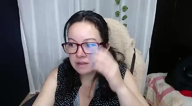 Snapshot of Sonialorens_ chatting on December 27, 2024, 1:50 pm Sonialorens  online show from December 27, 2024, 1:50 pm