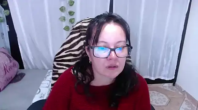 Snapshot of Sonialorens_ chatting on February 5, 2025, 3:09 pm Sonialorens  online show from February 5, 2025, 3:09 pm